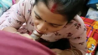 Newly married Dehati housewife giving blowjob on cam